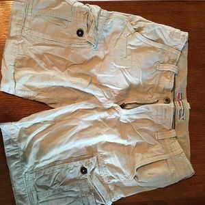 Cream American Eagle cargo shorts
